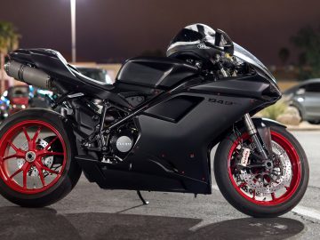 2017 Honda-Bike E-Class Coupe review